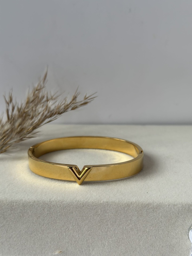 V Crown Cuff