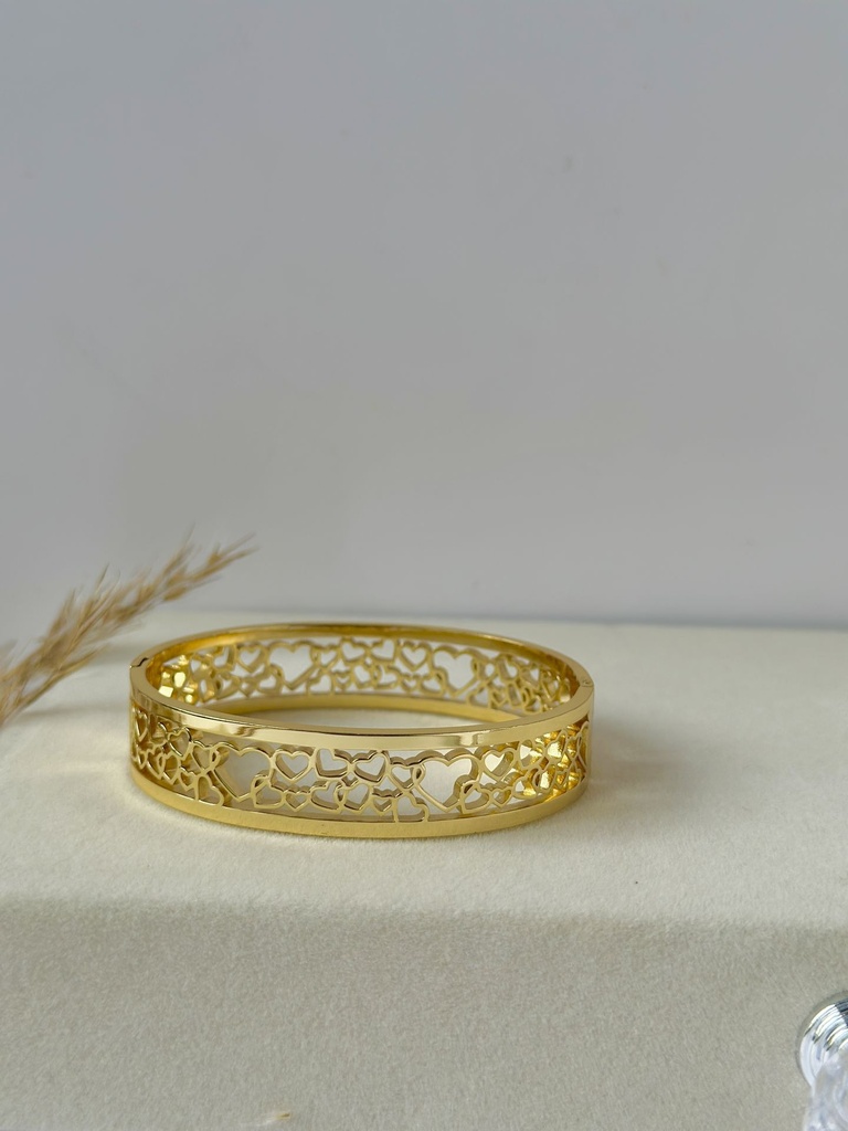Endless Hearts Bangle