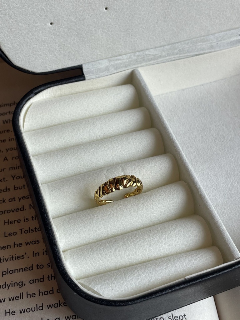 Vera ring