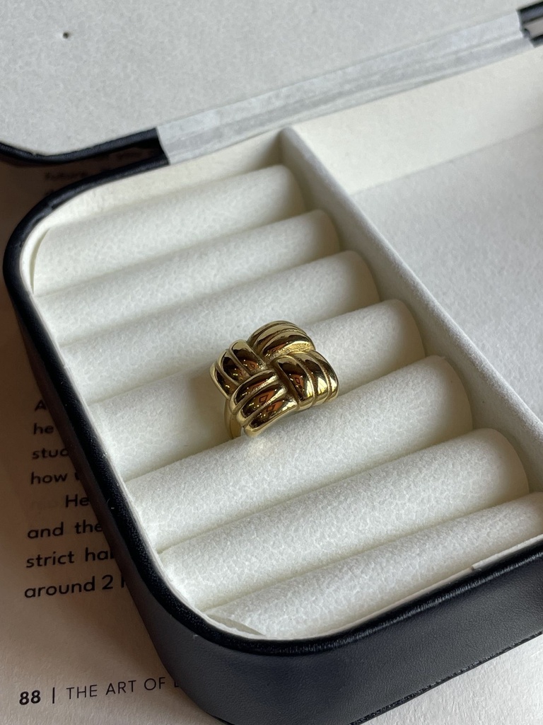 Monarch ring