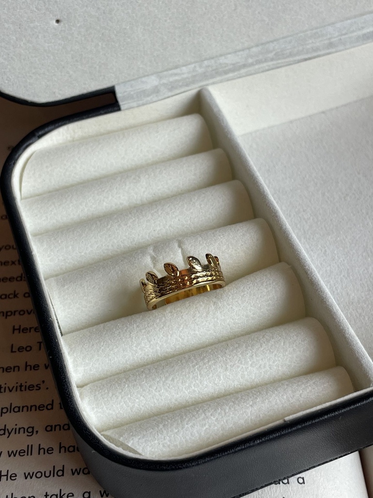 Crown ring