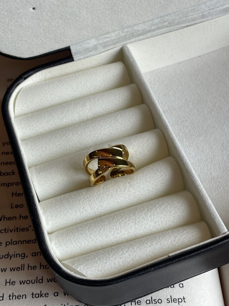 Golden wave ring