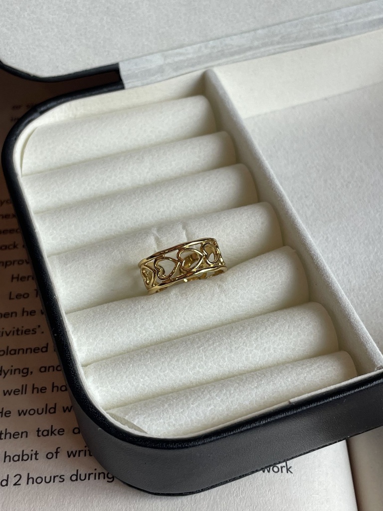 Amora ring